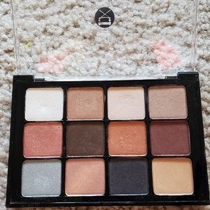 Eyeshadow  palette